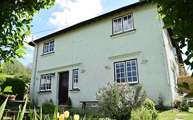 Cedra Cottage - Vintage Country Hideaway